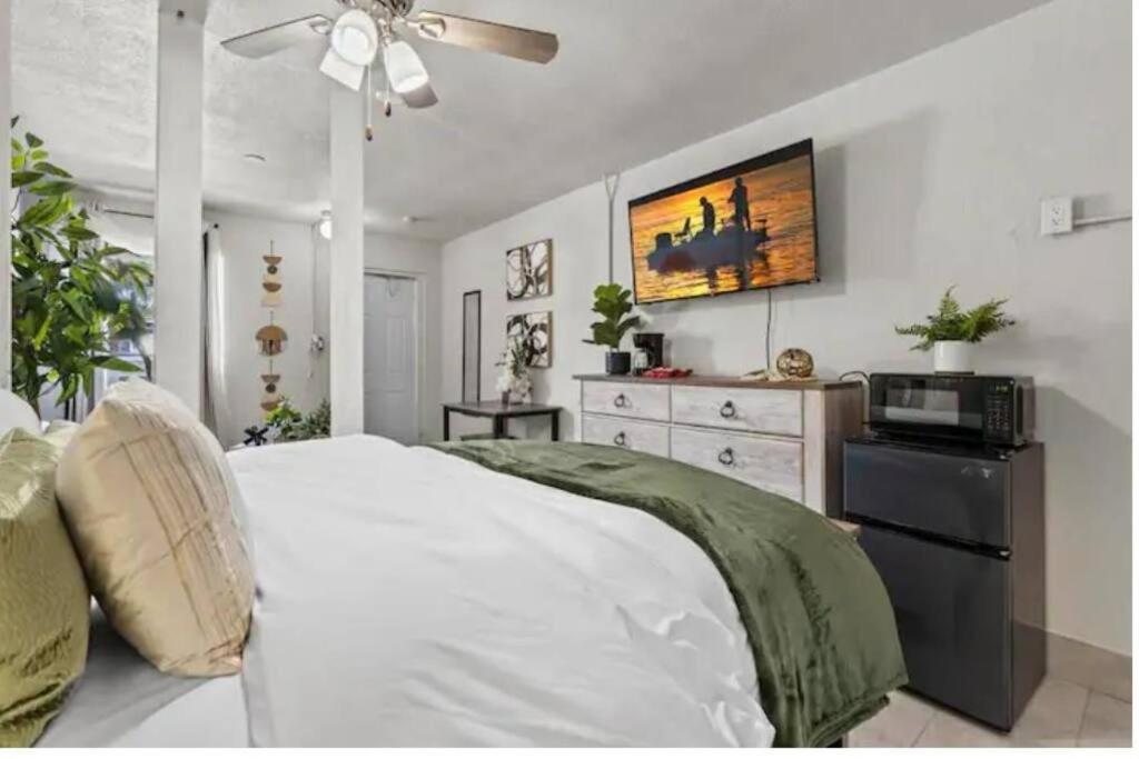 Inviting Oasis - Cozy, Spotless, And Comfortable Room Pahokee Екстер'єр фото