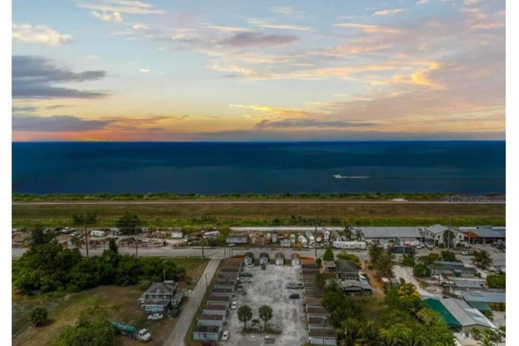 Inviting Oasis - Cozy, Spotless, And Comfortable Room Pahokee Екстер'єр фото