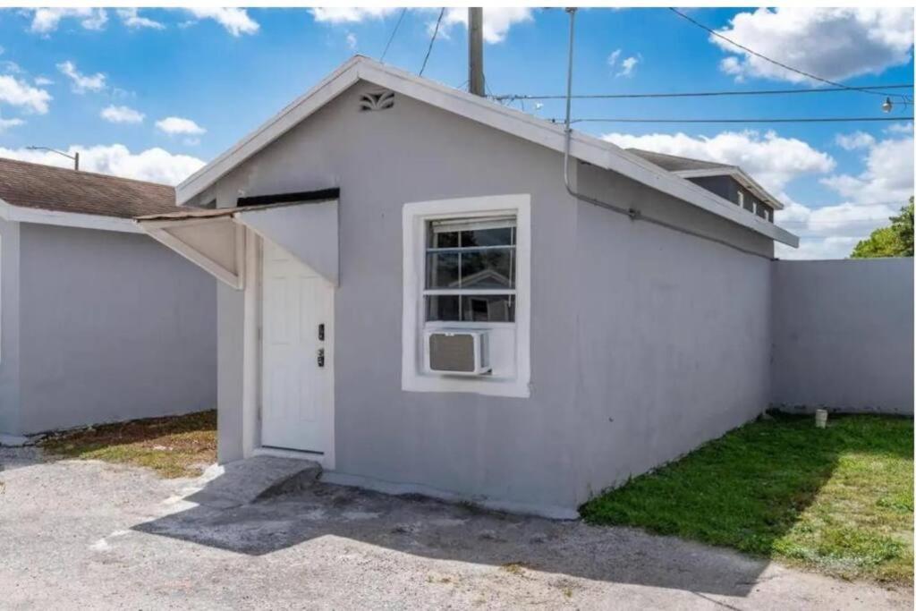 Inviting Oasis - Cozy, Spotless, And Comfortable Room Pahokee Екстер'єр фото